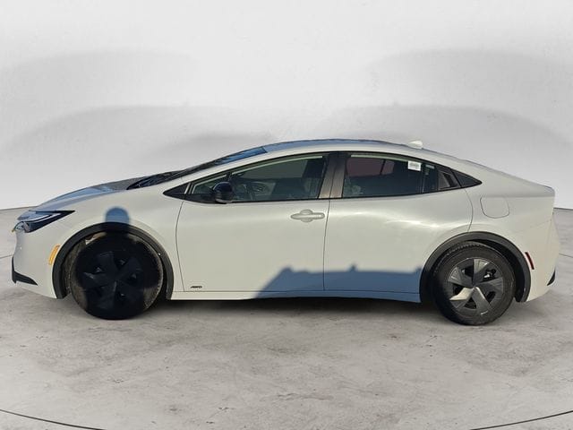 Used 2024 Toyota Prius LE 5D Hatchback – JTDADABU8R3020037