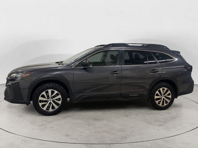 2025 Subaru Outback Premium's photo